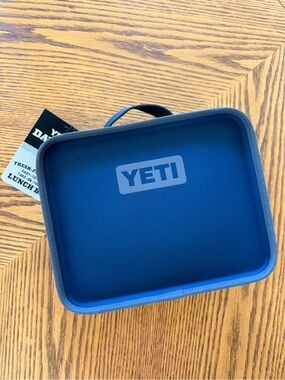 YETI Daytrip Lunch Box - Navy Blue